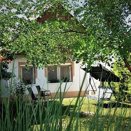 Júlia Vendégház Sarród Sarrod Exterior foto