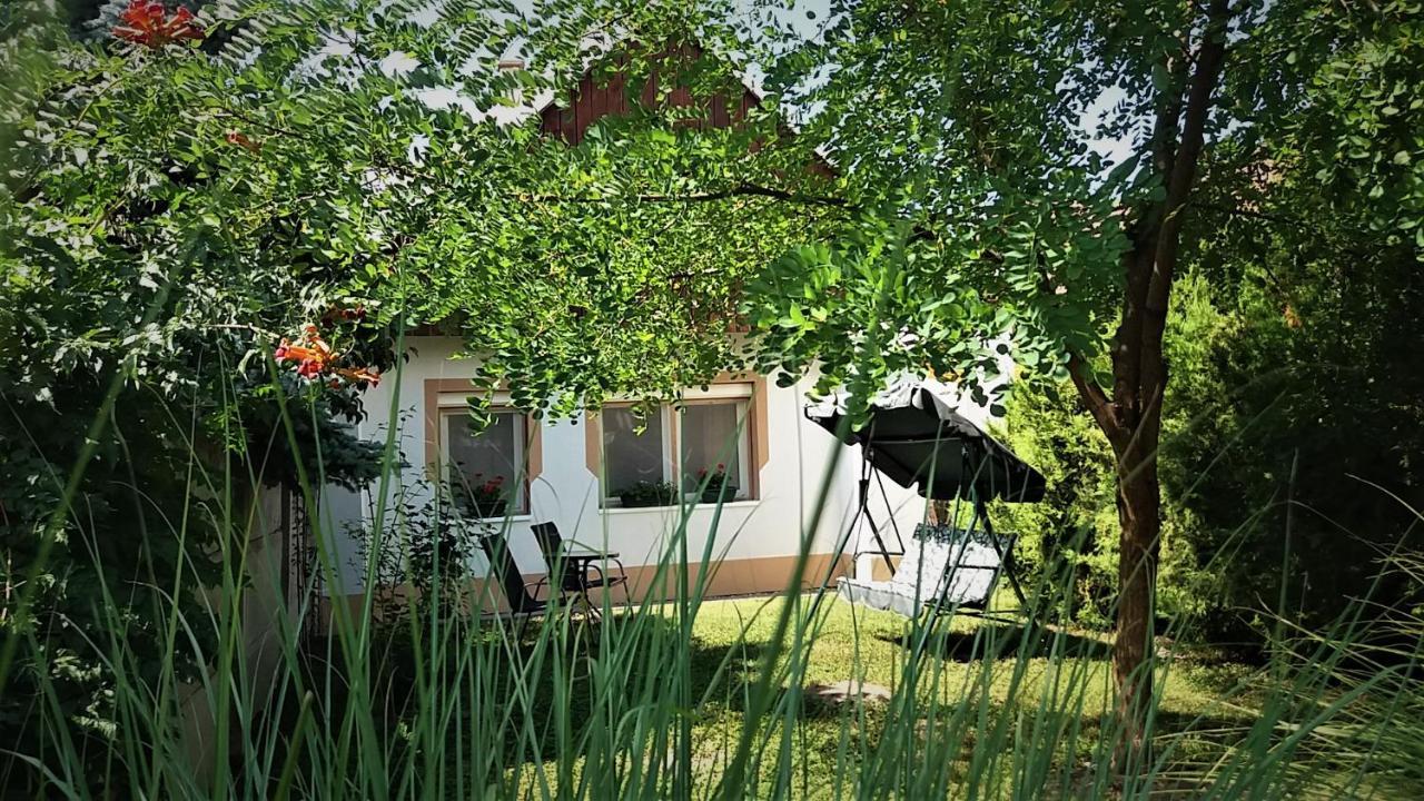 Júlia Vendégház Sarród Sarrod Exterior foto