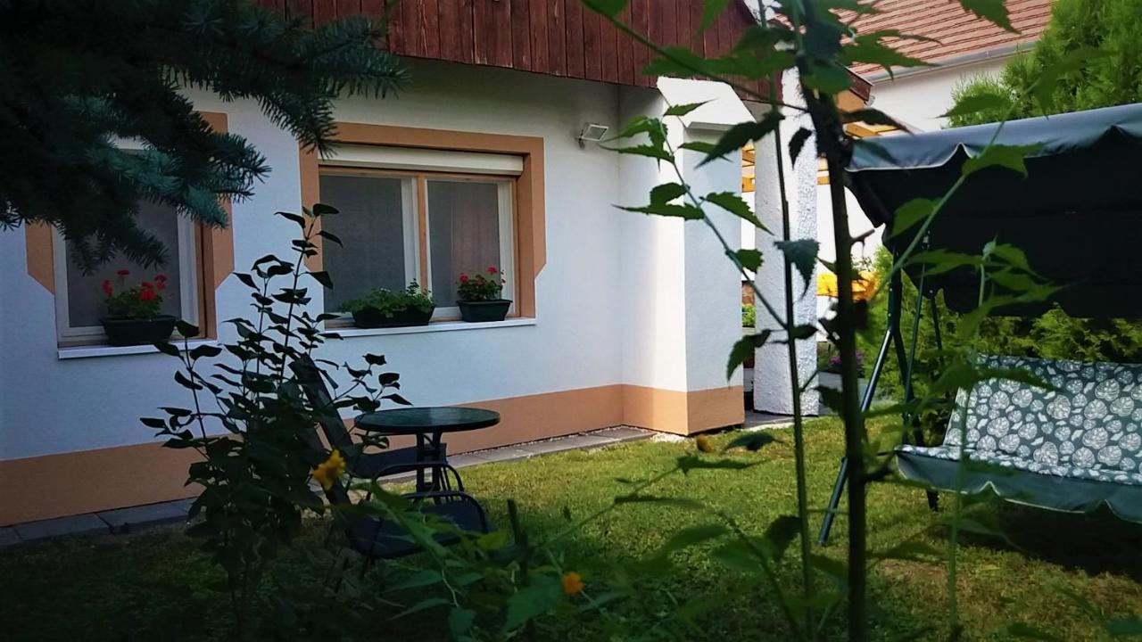 Júlia Vendégház Sarród Sarrod Exterior foto