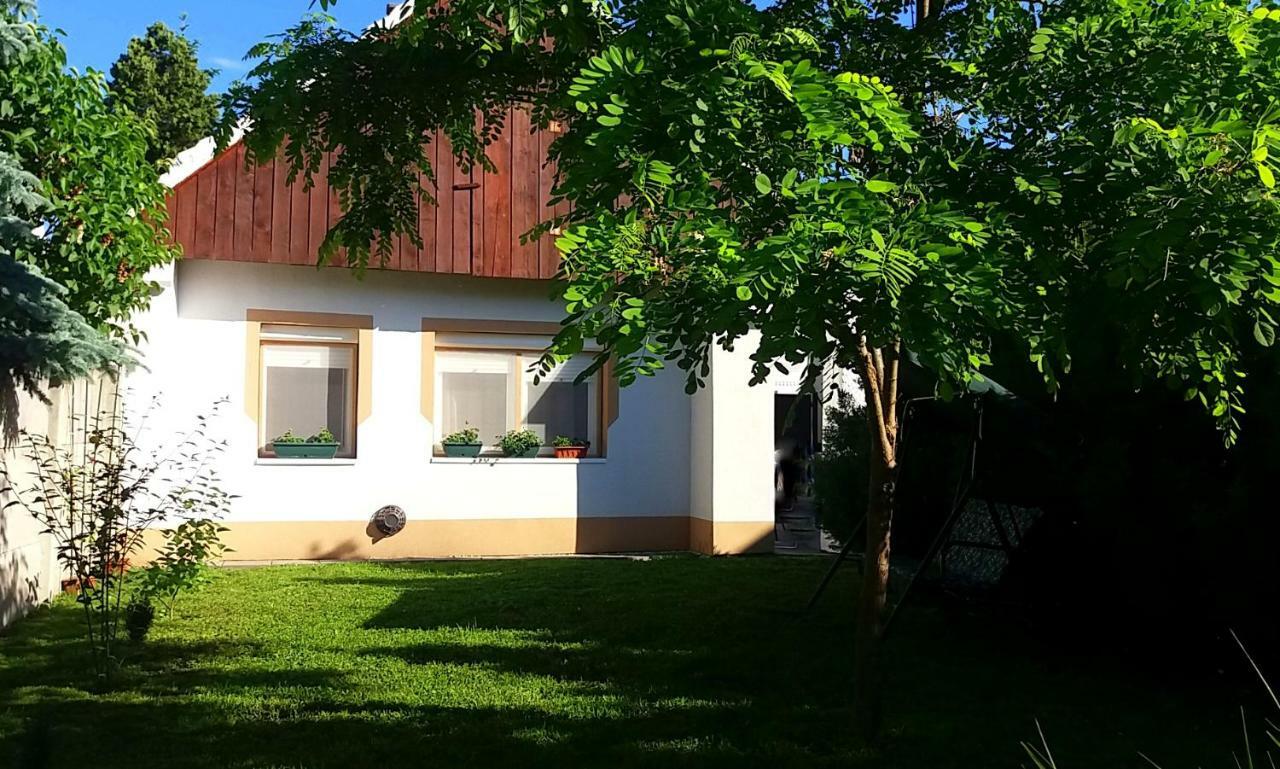 Júlia Vendégház Sarród Sarrod Exterior foto
