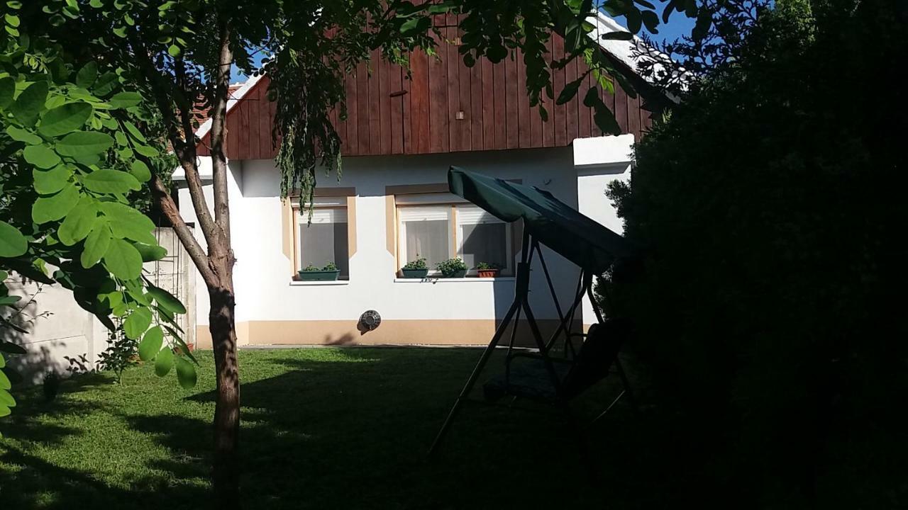 Júlia Vendégház Sarród Sarrod Exterior foto