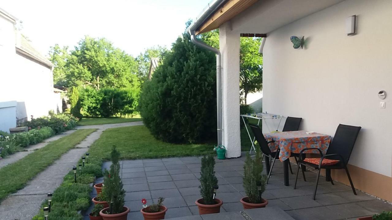 Júlia Vendégház Sarród Sarrod Exterior foto