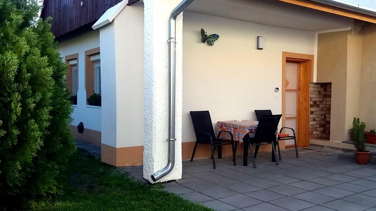 Júlia Vendégház Sarród Sarrod Exterior foto